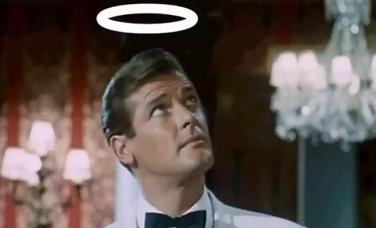 Roger Moore en El santo. Créditos: ITV