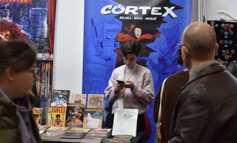 Mercedes Del Castillo, fundadora de Cósmica Editorial, en el Salón del cómic de Zaragoza. Fotografía de Doc Pastor.