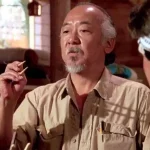 Pat Morita como el Señor Miyagi de Karate Kid. Maestro y figura a recordar en el Día del Padre. Créditos: Sony