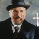 Mel Brooks en el papel de profesor Van Helsing en 'Drácula, un muerto muy contento y feliz'. Créditos: Columbia Pictures.
