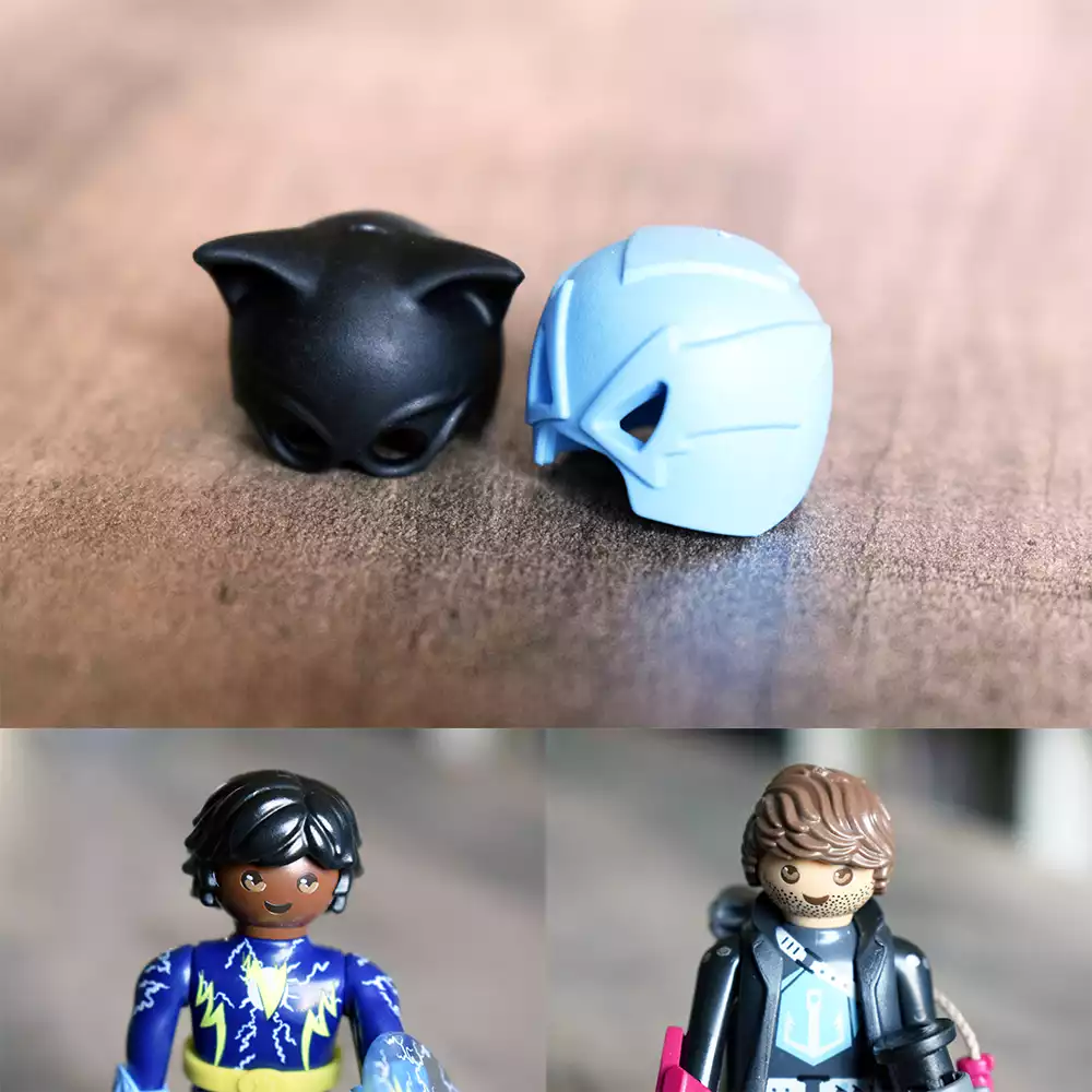 Silver Hook y Blue Voltage de Pñaymobil en su identidad secreta. Créditos: docpastor.com - Amamos la Cultura Pop