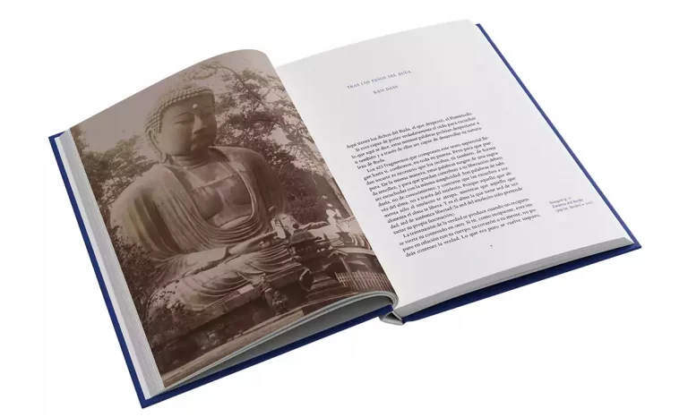 Vista interior de de Dhammapada de Gautama Buda. Créditos. Errata Naturae