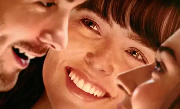 Portada de Un juego de tres. Créditos: Movistar +