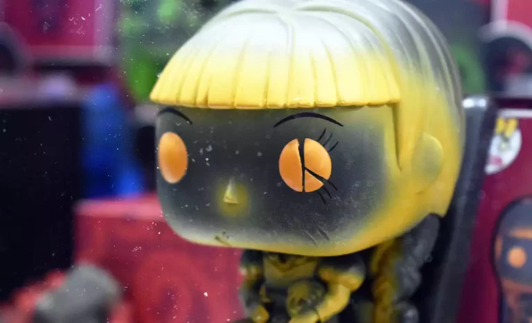 Anabelle encerrada, por el bien de todos, en una vitrina en el booth de Funko en la 75ª Spielwarenmesse. Créditos: docpastor.com