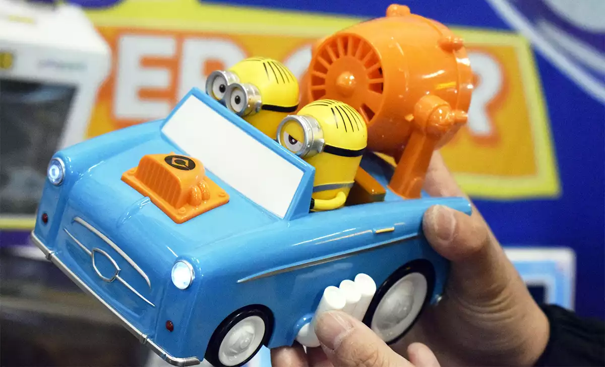 Fernando Wong de Yolopark nos enseña uno de sus vehículos de los Minions. Créditos: docpastor.com