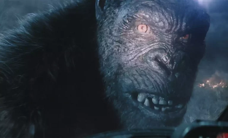 Un furioso Kong en la T2 de Monarch: El legado de los monstruos. Créditos: Apple TV +