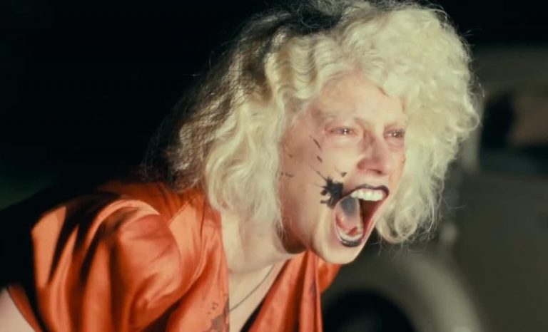 Fotograma de ¡La novia!. Créditos: Warner Bros.