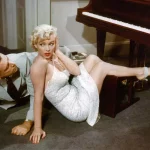 Marilyn Monroe con Tom Ewell en La tentación vive arriba. Créditos: 20th Century Studios