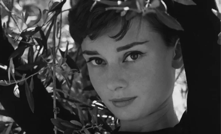 Audrey Hepburn en la portada de Audrey íntima. Créditos: Lunwerg Editores