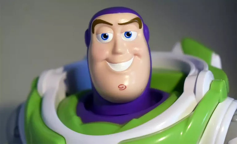 Figura de Buzz Lightyear de Toy Story 5 de Playscale de Mattel. Créditos: docpastor.com