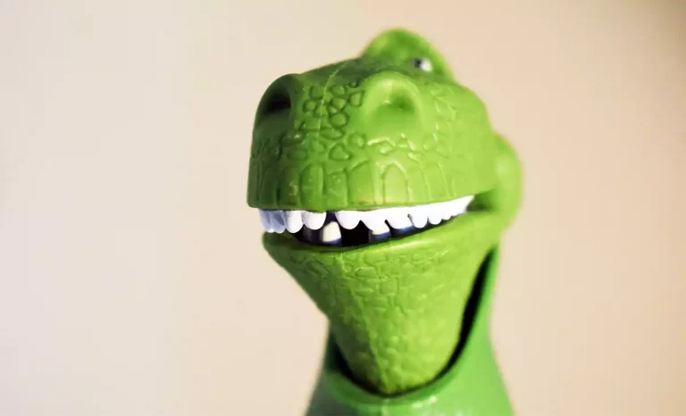 Rex de Toy Story 5 de Mattel de la línea Playscale. Créditos: docpastor.com