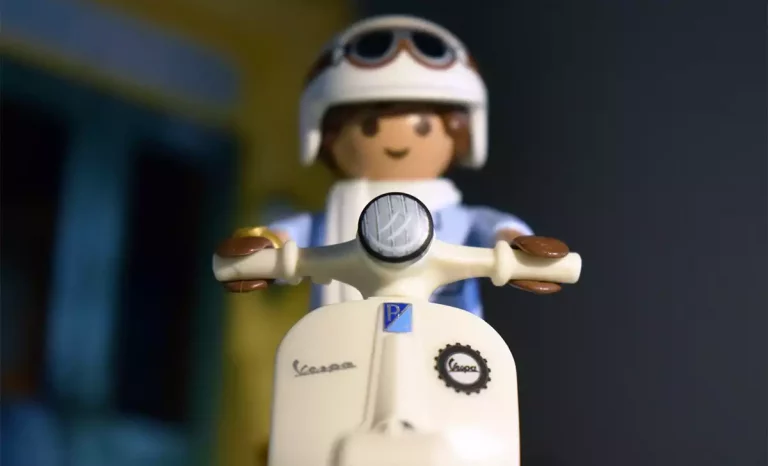 Vespa en su versión Playmobil. Créditos: docpastor.com