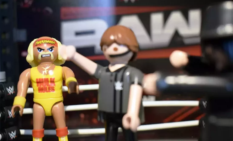 Hulk Hogan y The Undertaker en el ring de Playmovil WWE Raw. Créditos: docpastor.com
