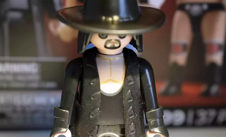 The Undertaker en versión Playmobil WWE Raw. Créditos: docpastor.com