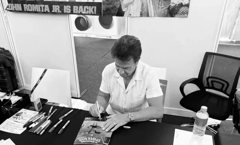 John Romita Jr. firma en la San Diego Comic-Con Málaga 2026. Créditos: Marc Martí/docpastor.com