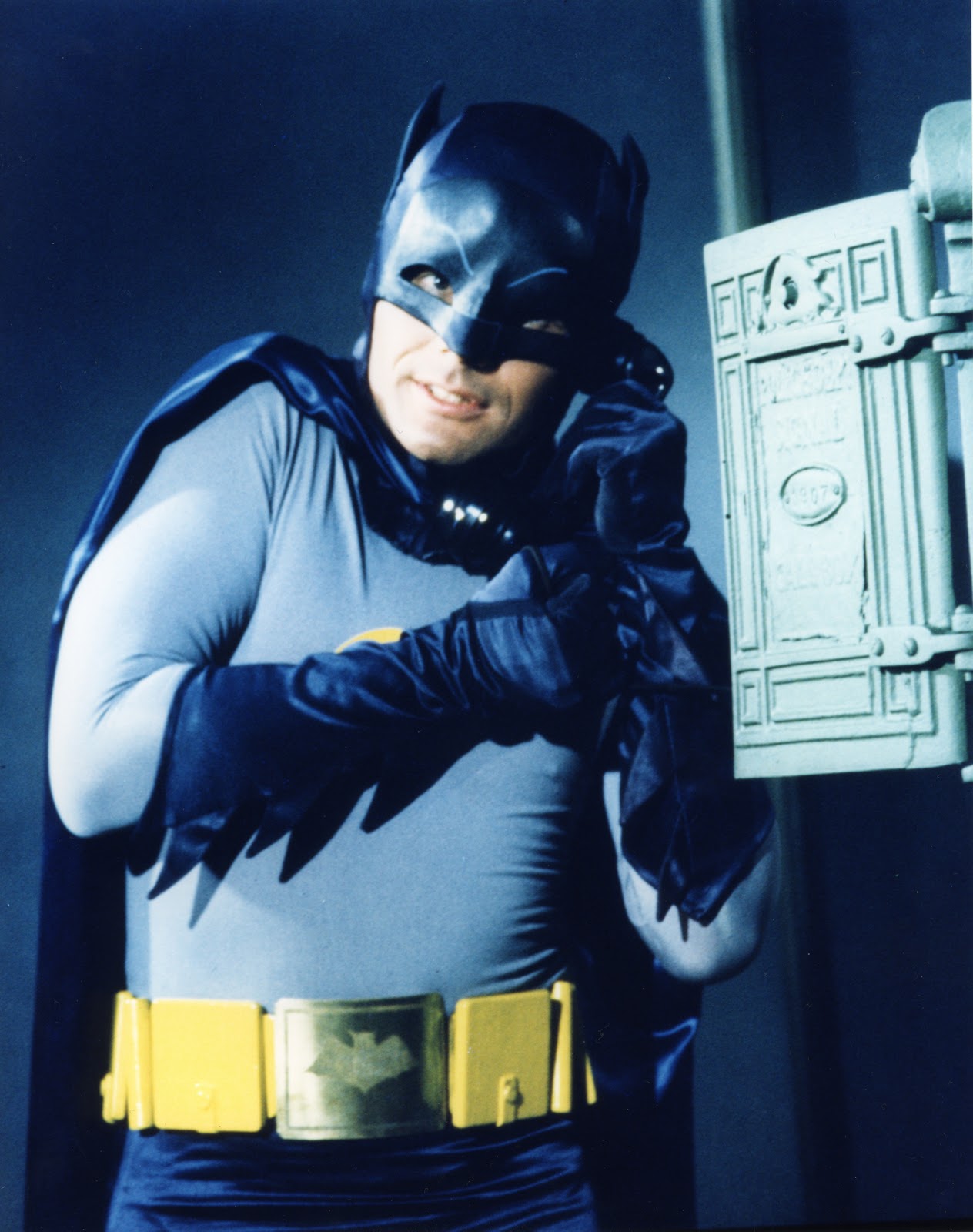 Adam West caracterizado de Batman