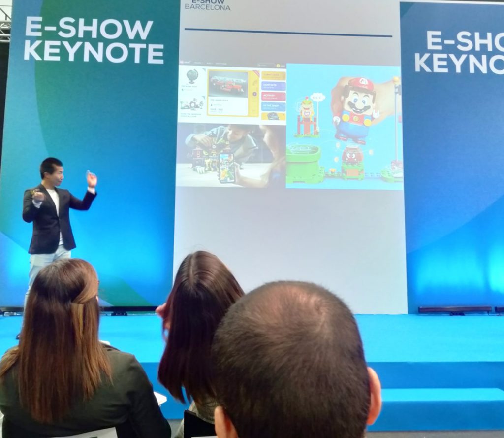 Rogelio Chung durante su conferencia sobre Lego en el e-Show BCN