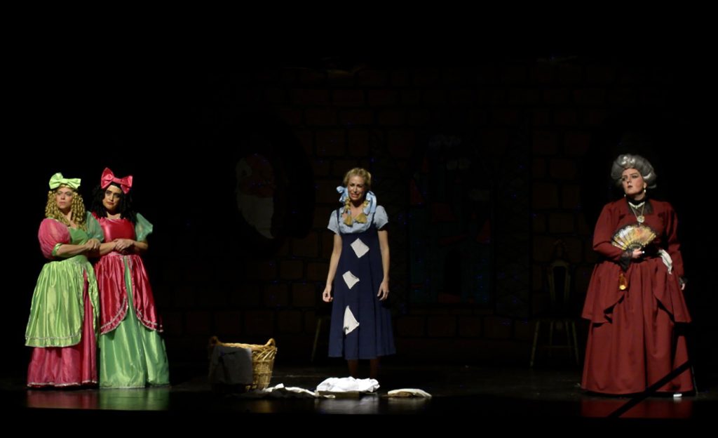 Fotografías de La Cenicienta de Con Ton y Son, proporcionadas por prensa de Teatro Arbolé