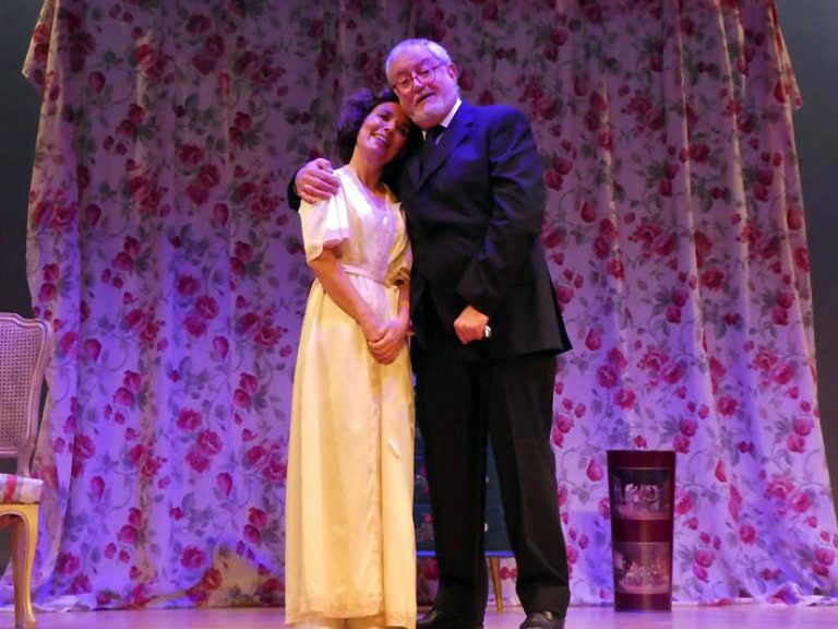 Dorotea y su padre de la obra de teatro La bella Dorotea, realizada por Kairós Teatro en el Teatro Arbolé durante el Festival Mutea