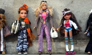 Barbie de Mattel con Bratz de MGA Entertainment.