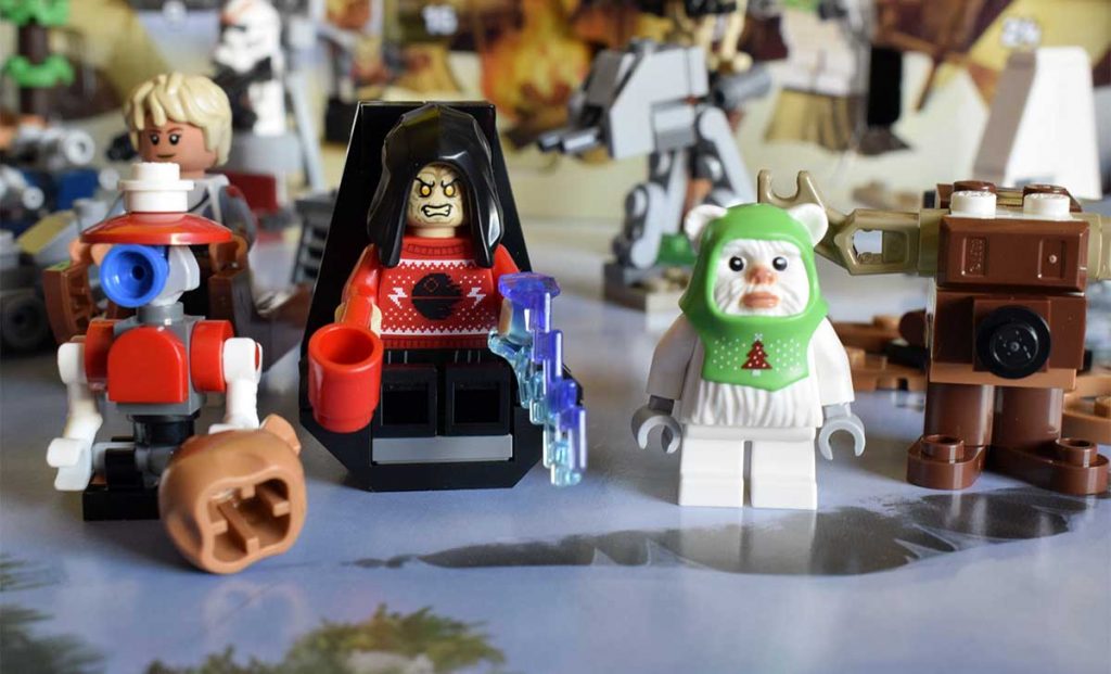 Figuras navideñas en el calendario de Adviento de Star Wars de LEGO.