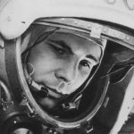 El cosmonauta ruso Yuri Gagarin, primer hombre en llegar al espacio.