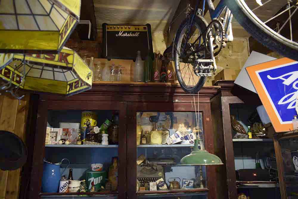 El interior de la fantástica Il-Ġimgħa Antiques & Collectibles. Fotografía de Doc Pastor.