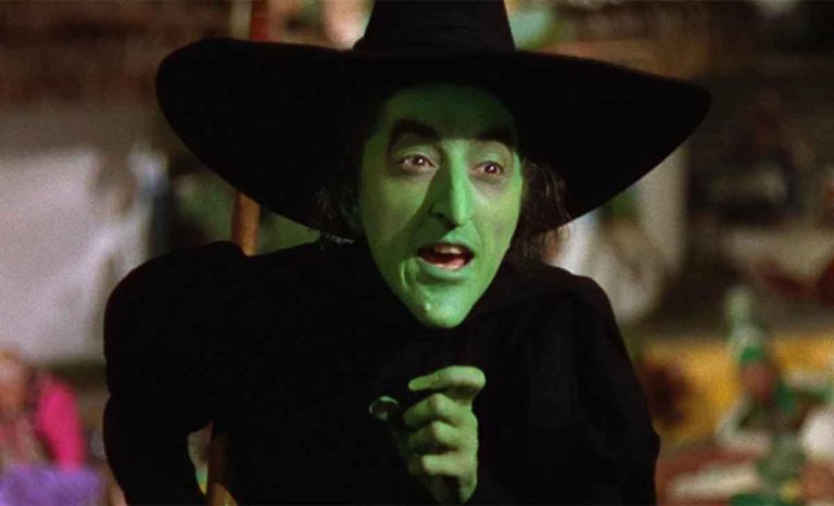 Margaret Hamilton como la Bruja Mala del Oeste en El mago de Oz