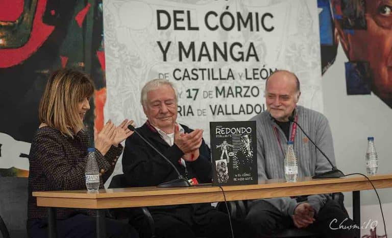 El dibujante Jesús Redondo en su homenaje junto a su hija y su amigo el dibujante Antoni Guiral. Fotografía de Chusmi 10.