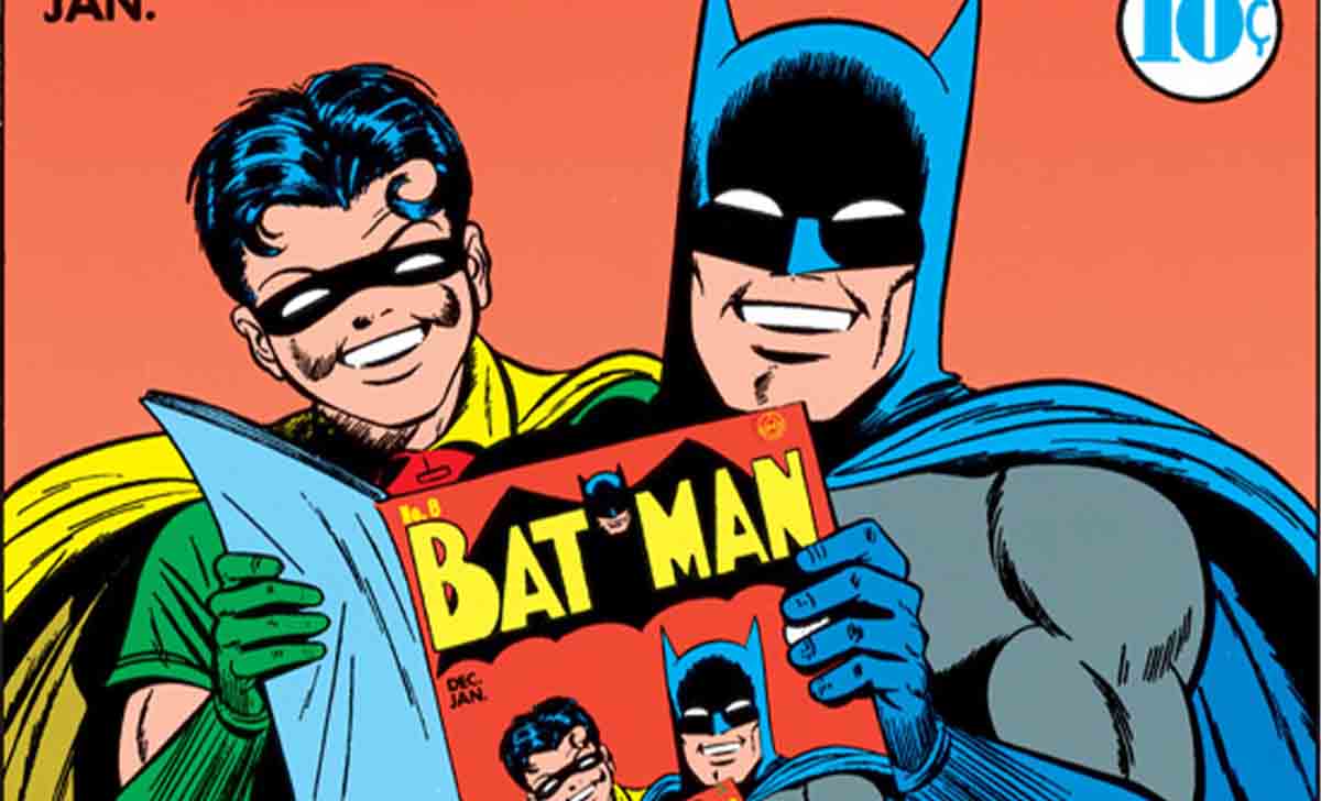 Batman y Robin leyendo sus aventuras