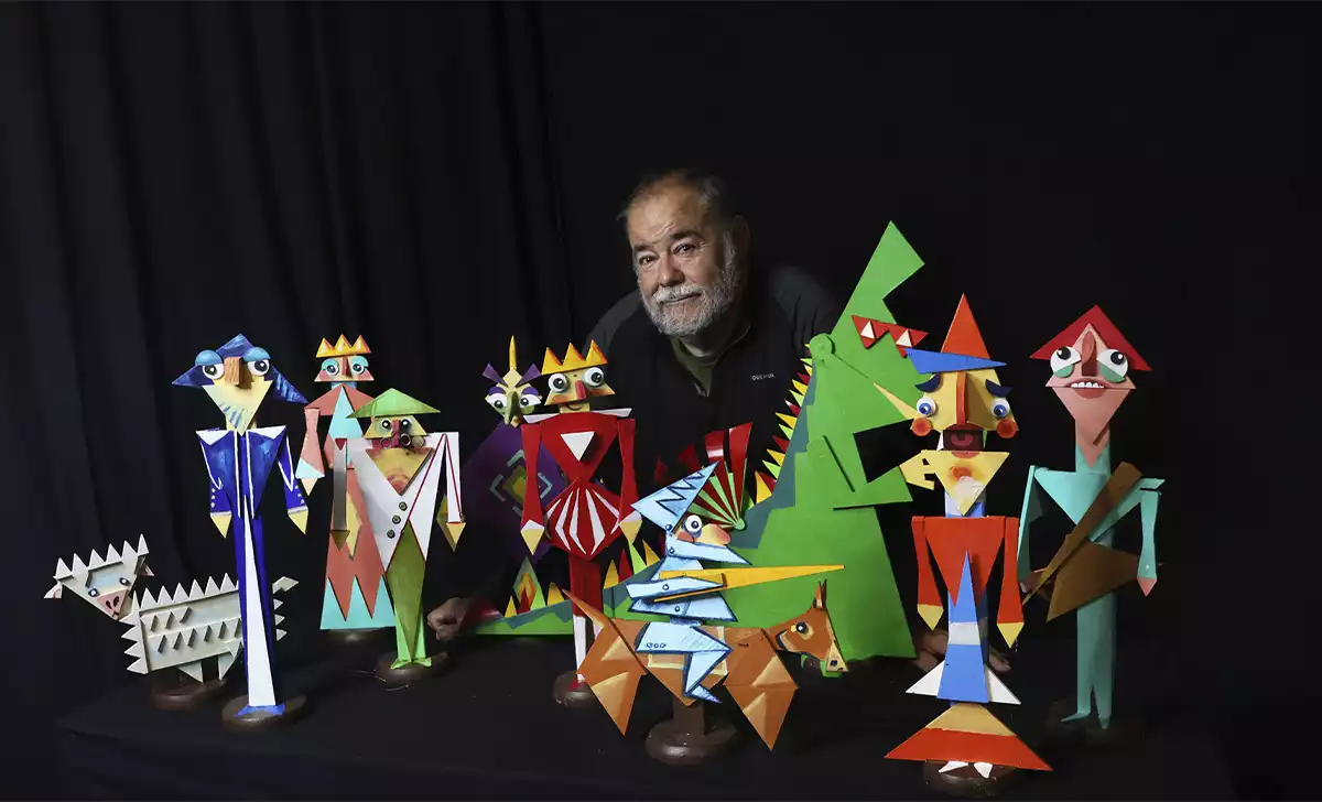 Iñaqui Juárez de Teatro Arbolé con los títeres de Edelmiro II. Créditos: Teatro Arbolé