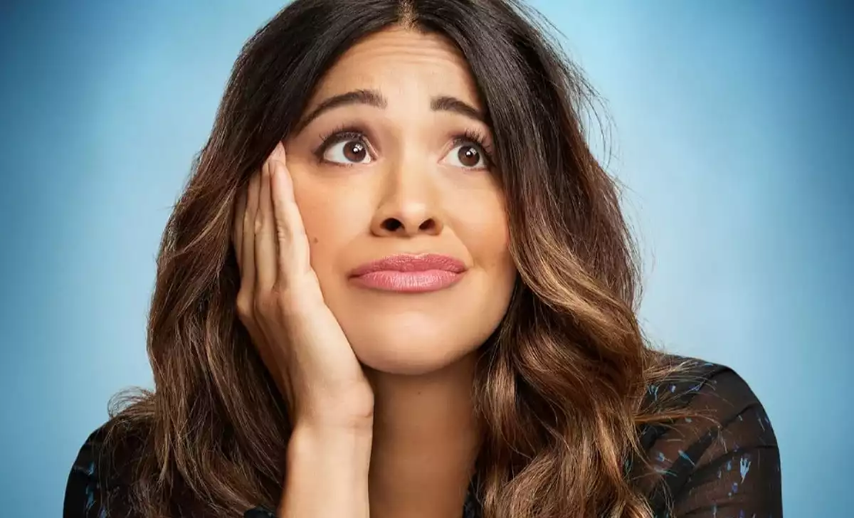 La protagonista de Casi muertos. Créditos: Disney +