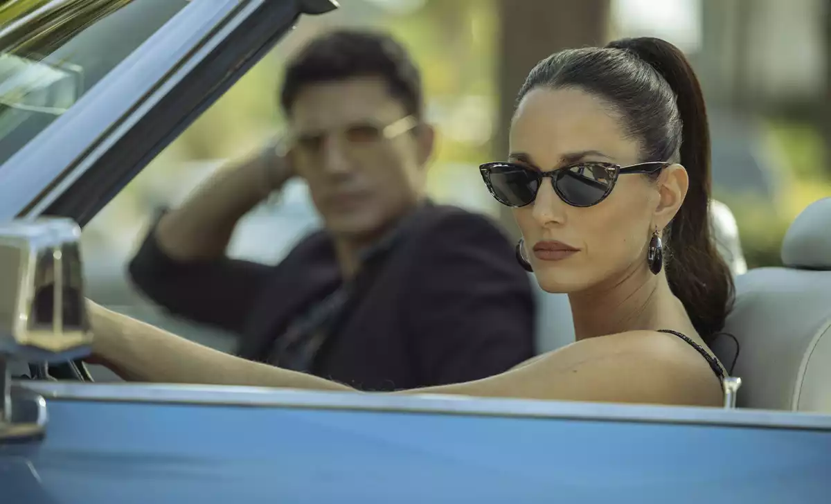 Los dos protagonistas de Ladrones: La tiara de Santa Águeda en primer y segundo plano. Créditos: Disney +