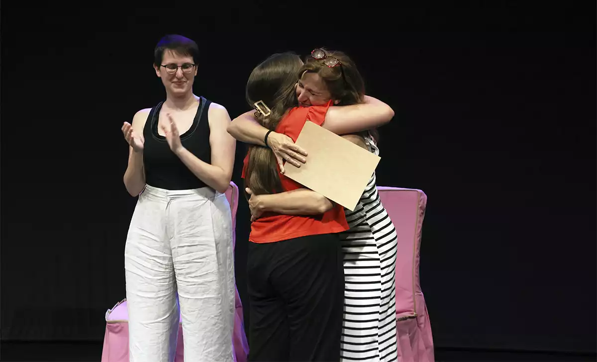 Entrega del premio a Mejor actriz del festival Mutea. Créditos: Teatro Arbolé