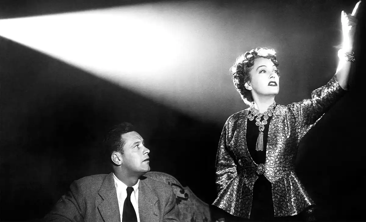 William Holden y Gloria Swanson en El crepúsculo de los dioses. Créditos: Divisa Films