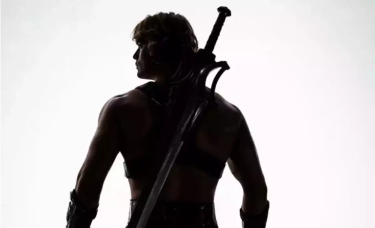 Nicholas Galitzine como He-Man en Masters del Universo. Créditos: Mattel/Amazon MGM Studios