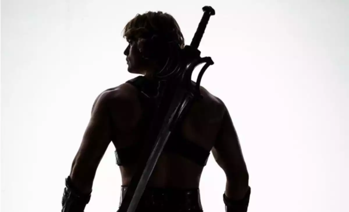 Nicholas Galitzine como He-Man en Masters del Universo. Créditos: Mattel/Amazon MGM Studios
