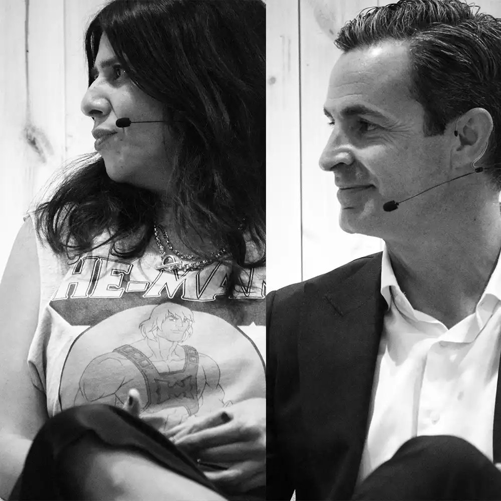 Ruth Henriquez, de Mattel, y Greg Coleman, de Amazon MGM Studios, en la charla sobre Masters del Universo. Créditos: docpastor.com - Amamos la Cultura Pop