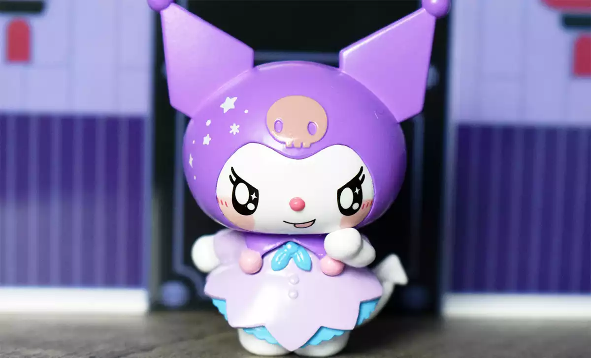 Kuromi delante de su tienda de ramen. Créditos: docpastor.com - Amamos la Cultura Pop