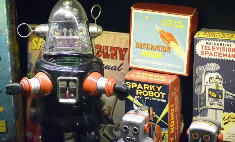 Clásicos robots de los años 50. Créditos: docpastor.com - Amamos la Cultura Pop