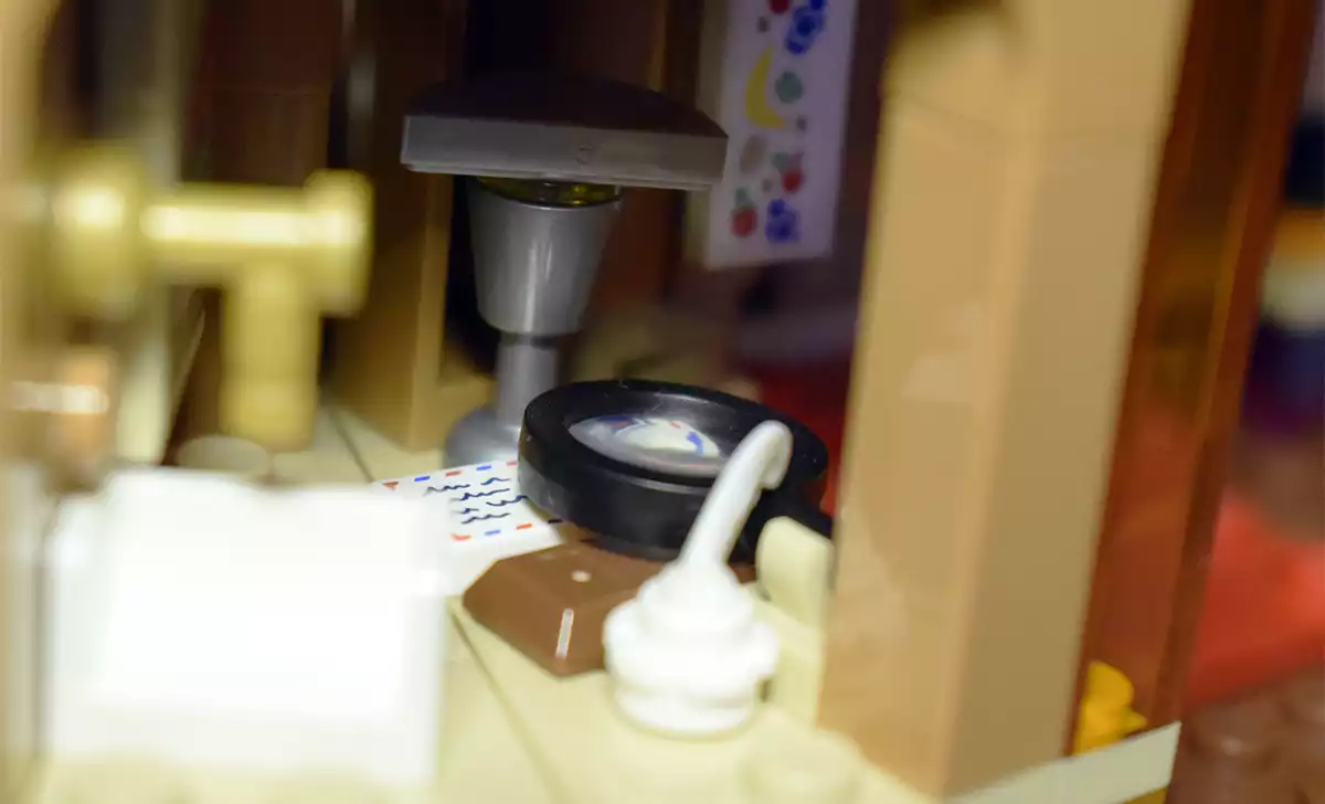 Detalle del despacho de Willy Wonka de LEGO. Créditos: docpastor.com - Amamos la Cultura Pop