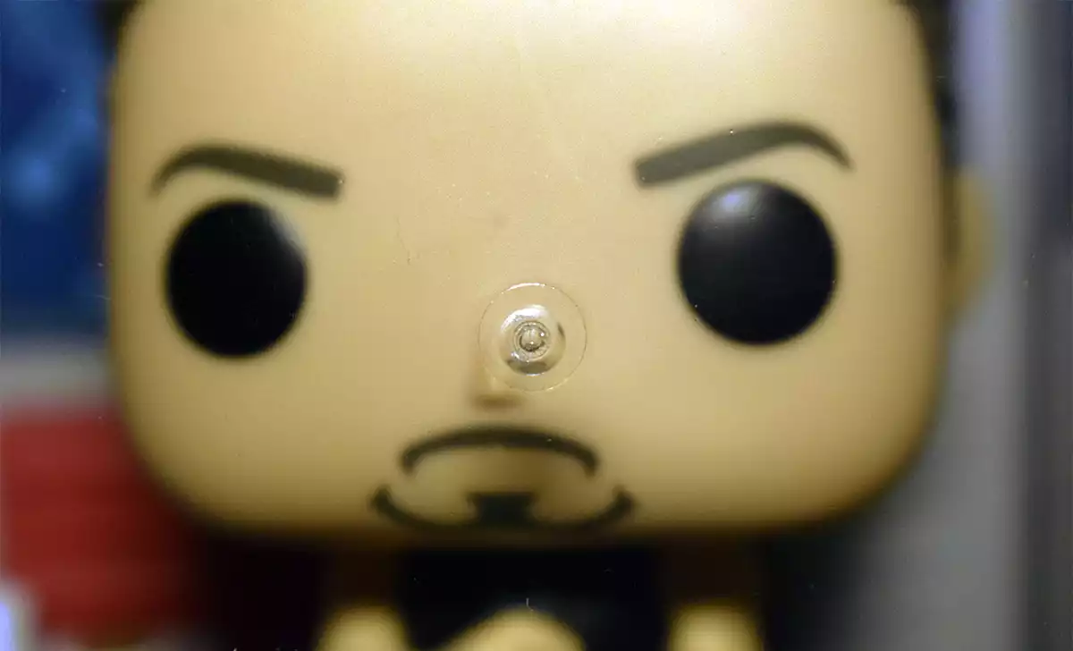 El problema del metracrilato del Iron Man de Funko Pop! Iron Man de Funko Pop! Créditos: docpastor.com - Amamos la Cultura Pop