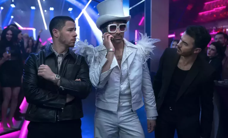 Los tres protagonistas de Una Navidad muy Jonas Brothers. Créditos: Disney +