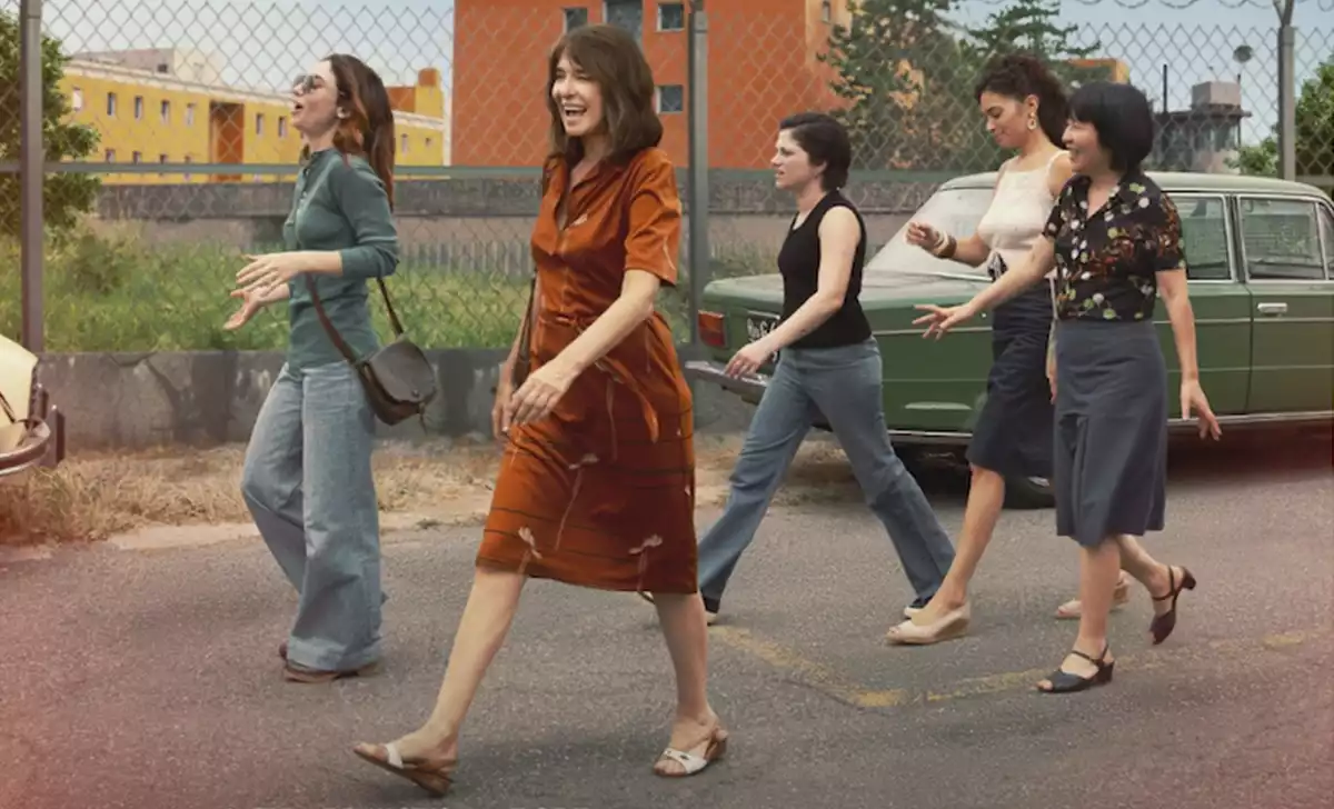 Cartel de La vida fuera. Créditos: Avalon