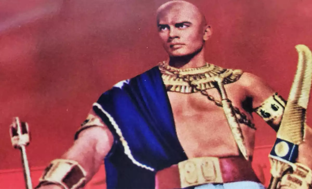 Yul Brynner en la contraportada del Steelbook de Los 10 mandamientos. Créditos: docpastor.com - Amamos la Cultura Pop