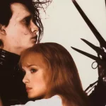 Johnny Depp y Winona Ryder en Eduardo Manostijeras. Créditos: 20th Century Studios